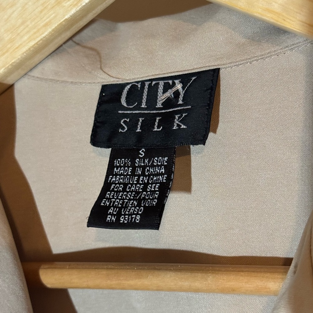 City Silk 100% Silk Sleeveless Button Down – Size S - Picture 2 of 6